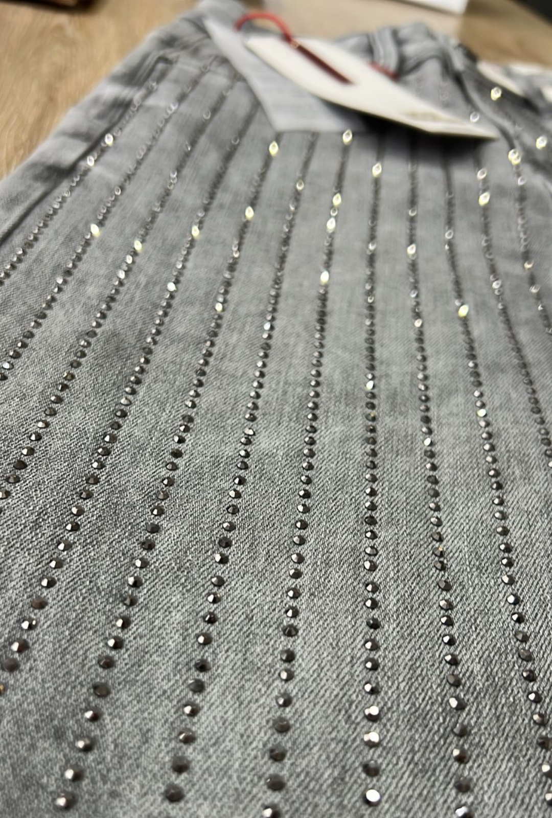 Jean Straight Gris con Brillo en Línea – Most Wanted