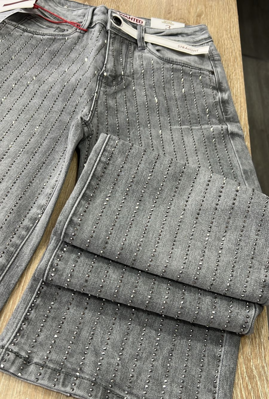 Jean Straight Gris con Brillo en Línea – Most Wanted