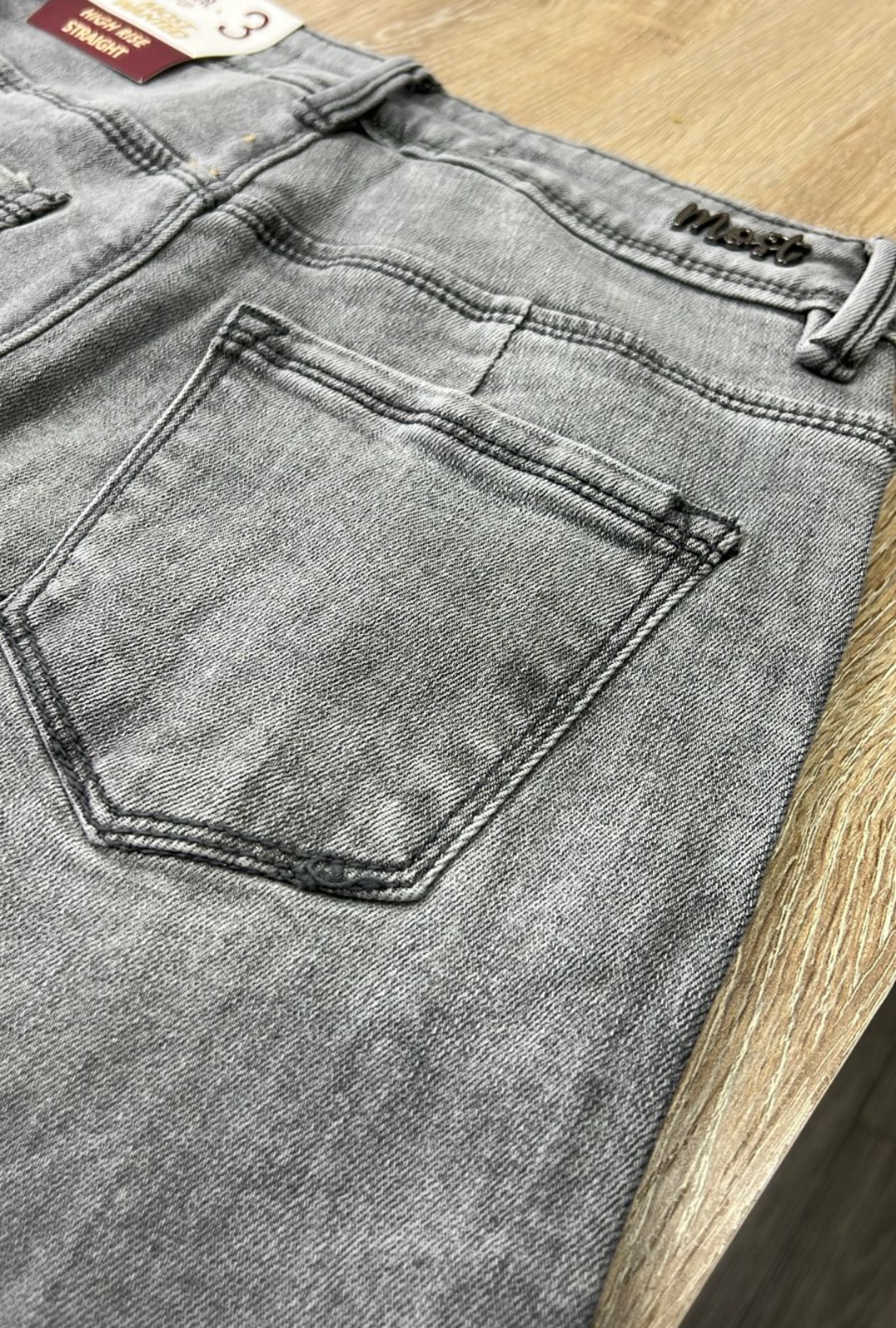 Jean Straight Gris con Brillo en Línea – Most Wanted
