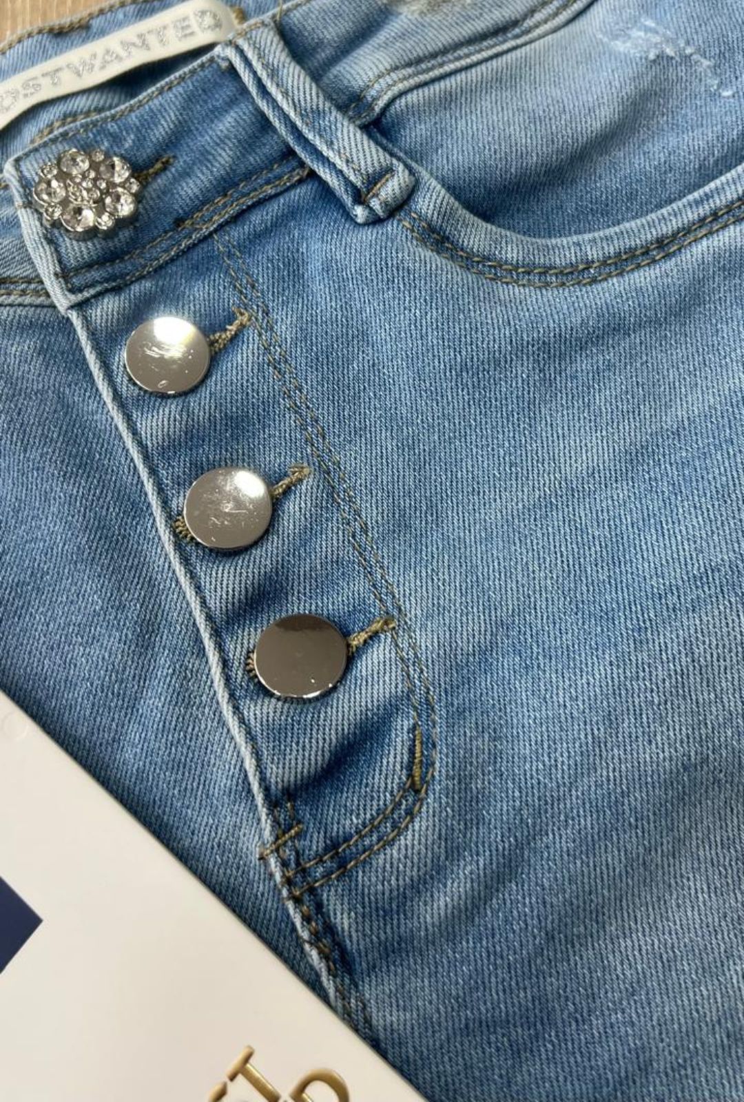 Short Claro Botones Most Wanted
