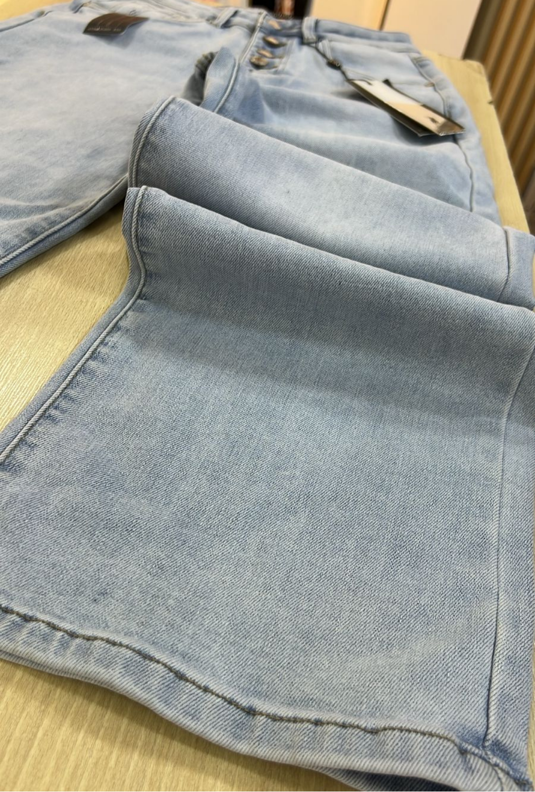 Jeans Straight Ancho Polo Club – Azul Claro con Botones