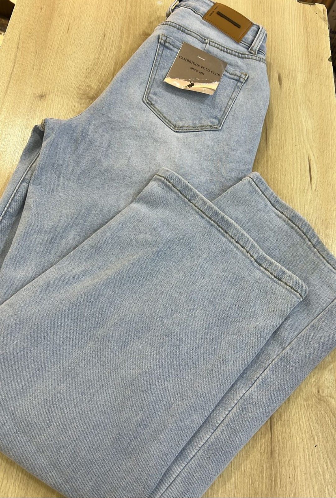 Jeans Straight Ancho Polo Club – Azul Claro con Botones