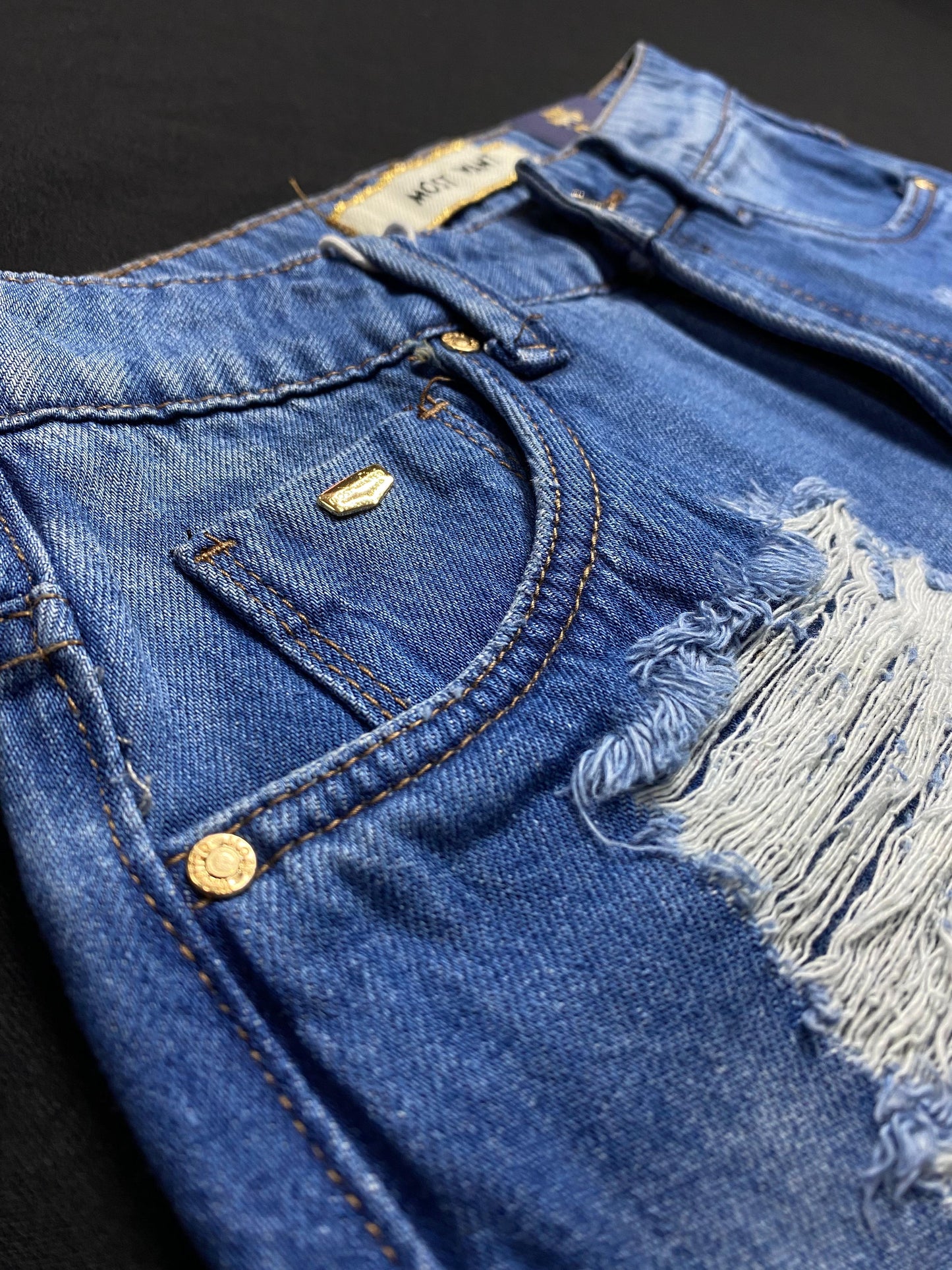 Short most wanted rotos decolorado