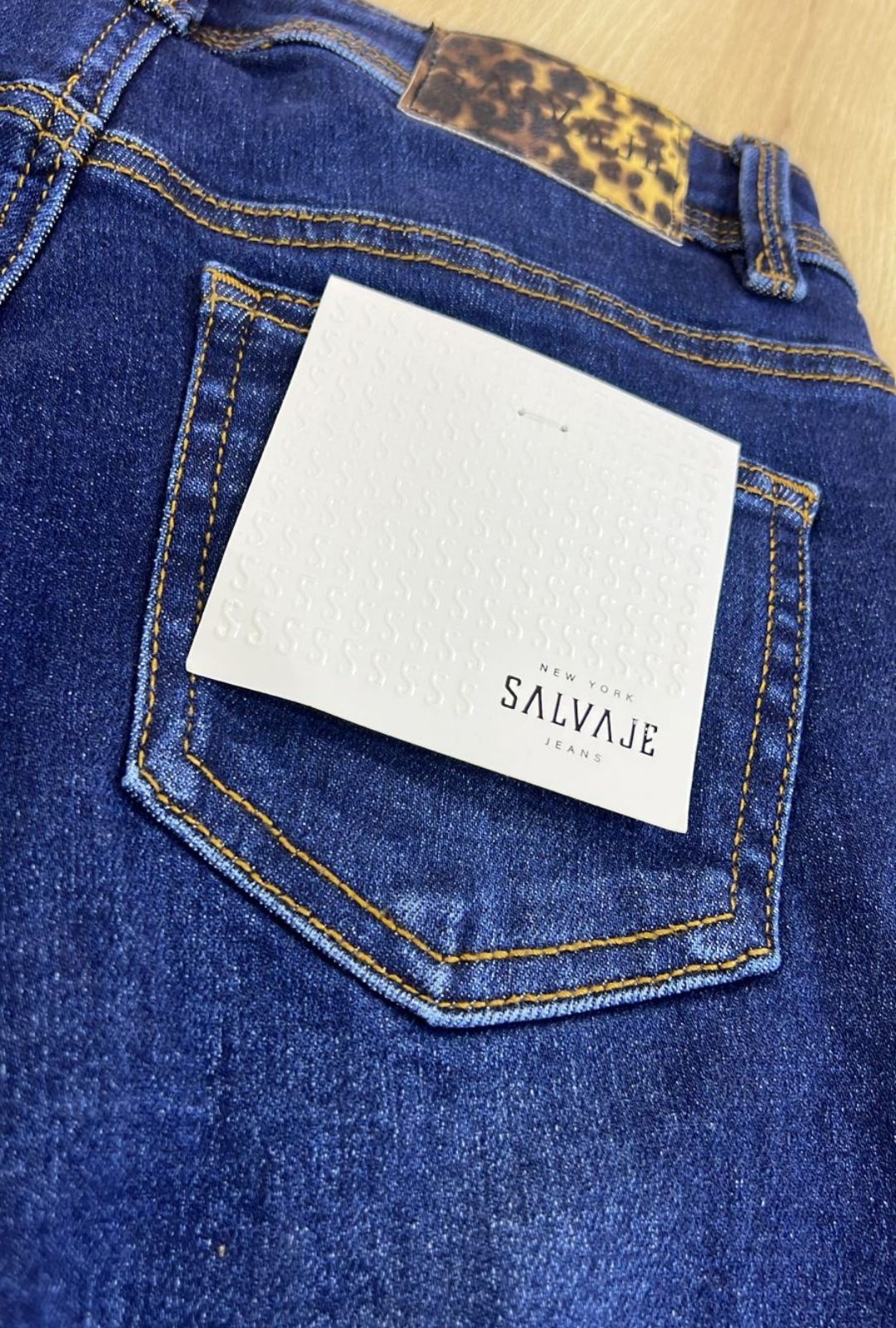 Jean Azul Oscuro Bota Ancha Salvaje