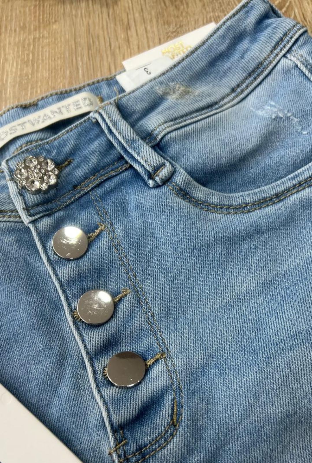 Short Claro Botones Most Wanted