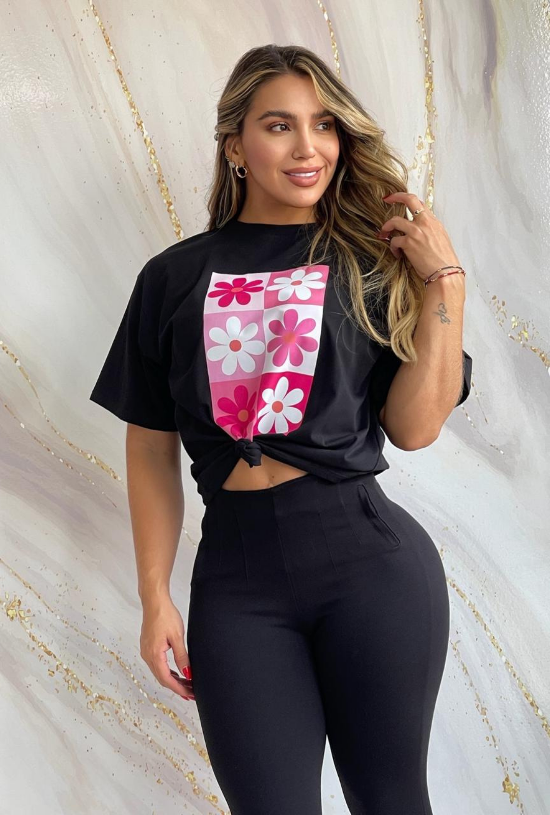 Camiseta Oversize con Estampado de Flores