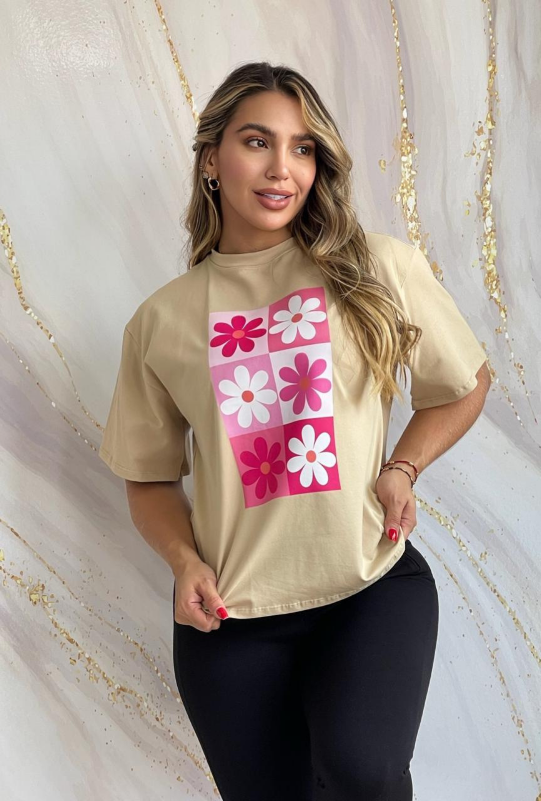 Camiseta Oversize con Estampado de Flores