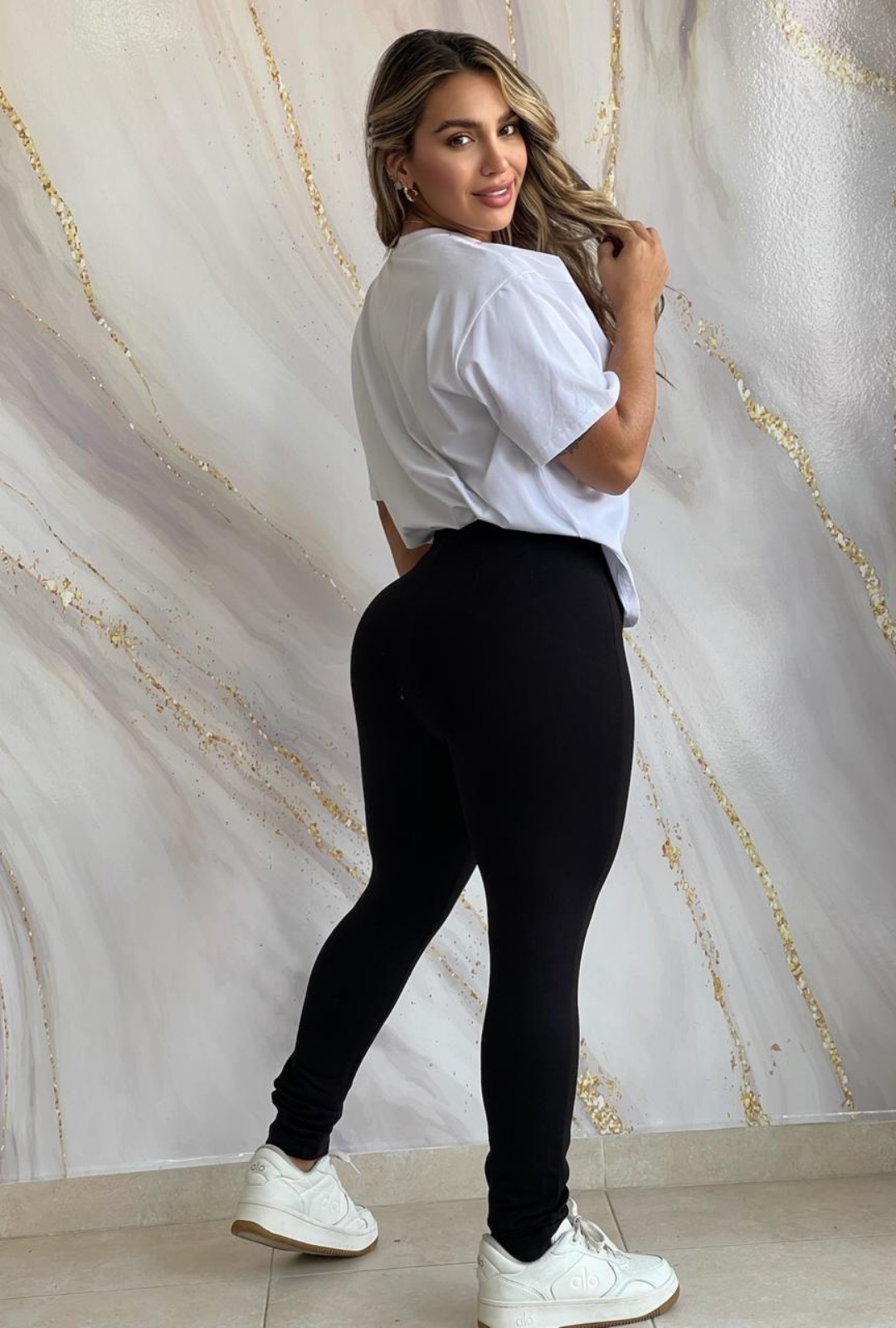 Camiseta Oversize con Estampado de Flores