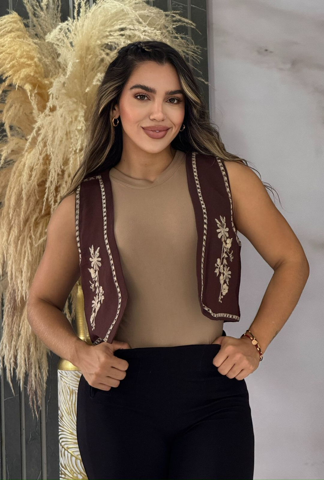 Chaleco bordado de estilo boho–chic,