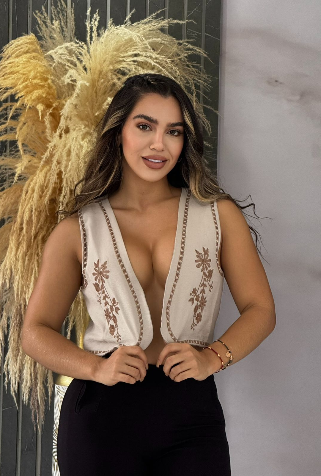 Chaleco bordado de estilo boho–chic,